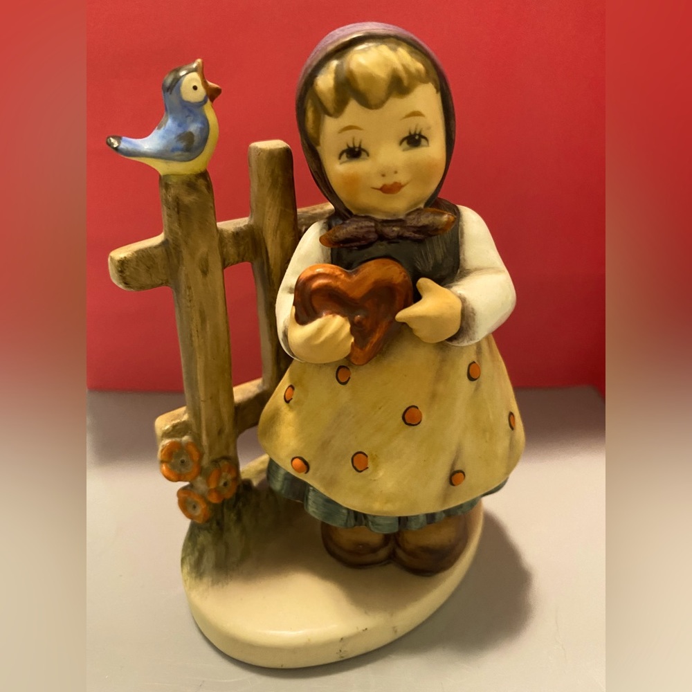 *SALE* Cute, porcelain Hummel ‘Sweet Greetings’, #352